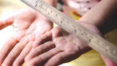 مقترح برلماني يطالب بعودة الضرب بالعصا في المدارس