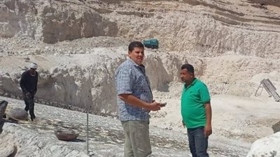 استعدادا للشتاء، مراجعة خطة تصريف المياه الزائدة بمخرات السيول بأسيوط 