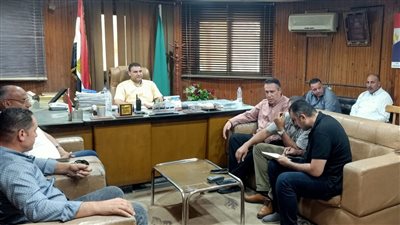 اجتماع رئيس مركز الحسينية بالشرقية مع رؤساء الوحدات المحلية