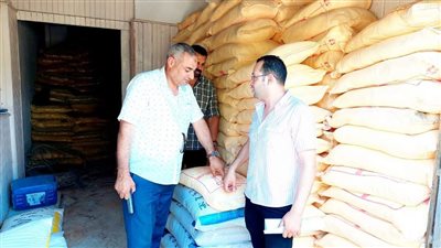 ضبط 5316 عبوة مبيدات زراعية وطن علف مجهول المصدر بالبحيرة (صور)