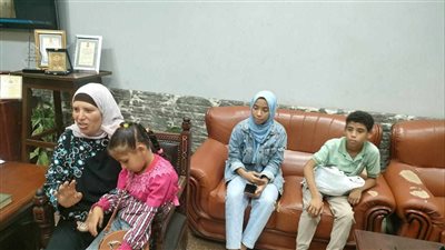 تحرك بهم قطار بدونها، شكاوى مجلس الوزراء تنجح في تسليم 3 أطفال لوالدتهم