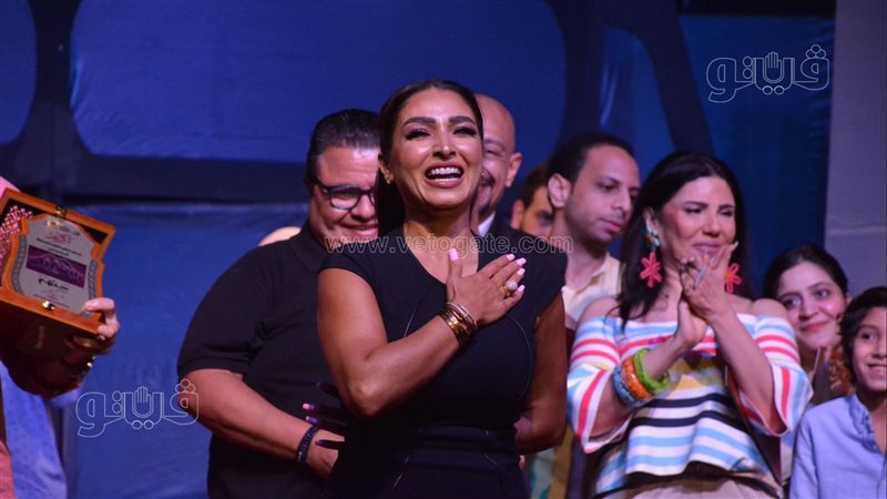 روجينا، فيتو