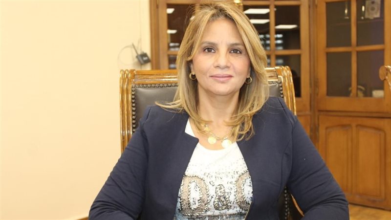  حنان كامل عميدة