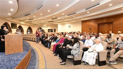 البابا تواضروس يستقبل 80 شخصا من ممثلي الأديان والطوائف