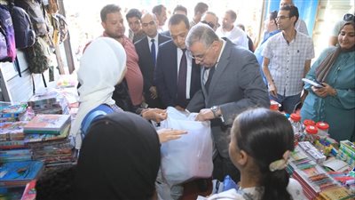 محافظ سوهاج يفتتح معرض 