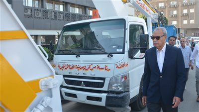 محافظ القليوبية يتفقد استلام معدات نظافة وإنارة بتكلفة 6 ملايين جنيه