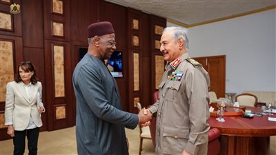 بعد كارثة إعصار دانيال، المبعوث الأممي إلى ليبيا يقدم التعازي للمشير حفتر