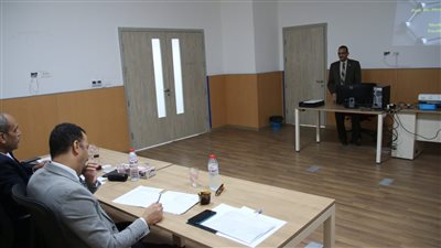 رئيس جامعة طيبة التكنولوجية يتابع لجنة الاستماع للمتقدمين لوظائف أعضاء هيئة التدريس