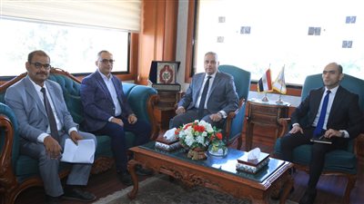 محافظ سوهاج يناقش مشروع تطوير قصر الثقافة  