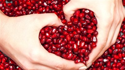 فوائد الرمان، يعزز صحة القلب ويحارب أمراض الشيخوخة والسرطان 