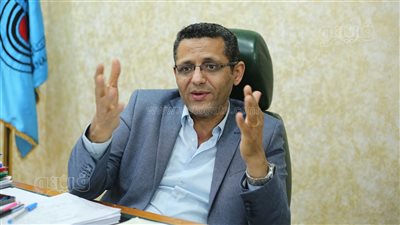 نقيب الصحفيين: البعض حاول تصويرى كـ بعبع، والصحافة القومية تُرِكَتْ لتشيخ، وطالبنا بمنع الحبس بسبب النشر (حوار)