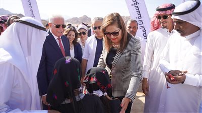 وزيرة التخطيط ومحافظ جنوب سيناء يفتتحان أعمال تطوير التجمع البدوي «منحر الناقة» (صور)
