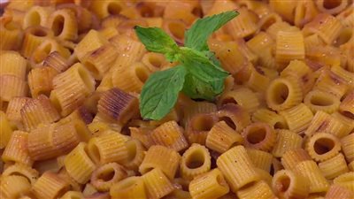 طريقة عمل المكرونة المحمرة، أكلة سريعة وخفيفة 