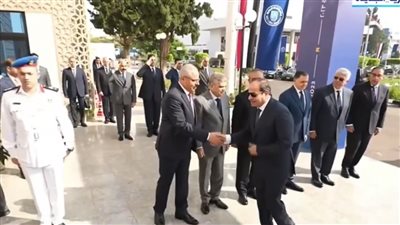 الرئيس السيسي يصل جامعة قناة السويس للاحتفال بيوم تفوق جامعات مصر 