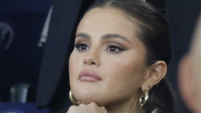  بعد مشاهدتها ميسي، سيلينا جوميز تحضر مباراة باريس سان جيرمان (صور)