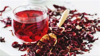 فوائد الكركديه البارد، يقوي الجهاز المناعي ويخفض الكوليسترول