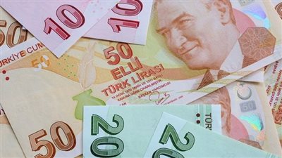 الاقتصاد التركي يفقد زخمه، نمو أقل من المتوقع وتراجع قياسي لليرة