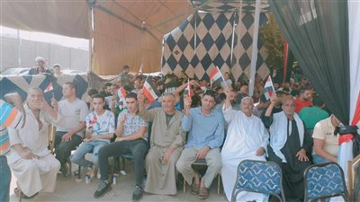 المئات يتوافدون على مكاتب الشهر العقارى بالقليوبية لتأييد الرئيس (صور) 