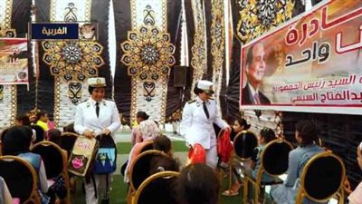 الداخلية تواصل تنظيم قوافل إنسانية لتوزيع حقائب مدرسية على الأسر بالمناطق الأولى بالرعاية