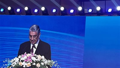 وزير الكهرباء يكشف خطة التحول للمصادر منخفضة الكربون والطاقة النظيفة 