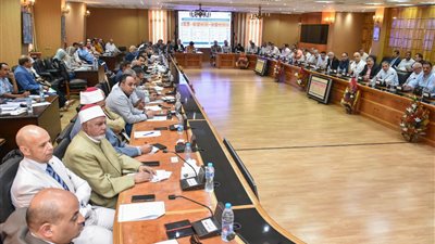  محافظ الشرقية يطمئن على استعداد المدارس للعام الدراسي الجديد 