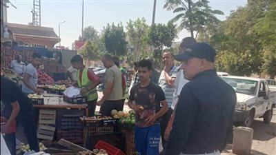 استمرار الحملات المُكبرة لرفع الإشغالات ومواجهة العشوائية بالأسواق التجارية بالشروق