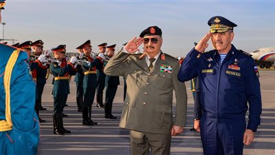 خليفة حفتر يزور روسيا تلبية لدعوة بوتين
