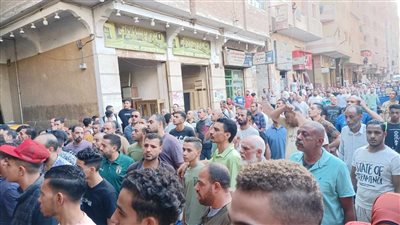 أهالي قليوب يشيعون جثمان الطفل ضحية الرصاصة الطائشة أمام منزل جده