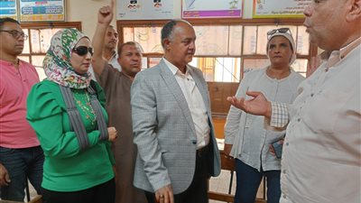السكرتير المساعد يتفقد جاهزية مدارس الطالبية والعمرانية لاستقبال العام الدراسي 
