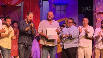 مهرجان المسرح العربي يكرم محمد ممدوح وصناع مسلسل رشيد (فيديو وصور)