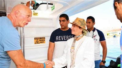 وزيرة البيئة تتفقد الالتزام باشتراطات ممارسة الأنشطة البحرية بشواطئ شرم الشيخ