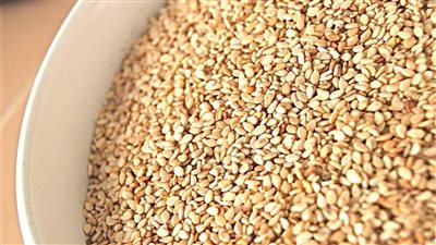 أضيفي ملعقة سمسم الزبادي وقدميها لطفلك الرضيع حفاظا على صحته