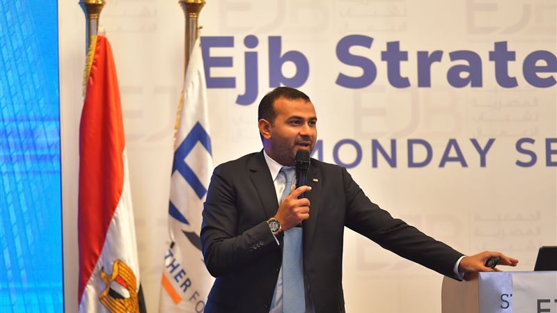 احمد نافع رئيس لجنة