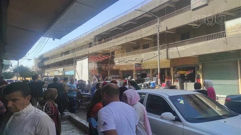 زحام على مكاتب الشهر