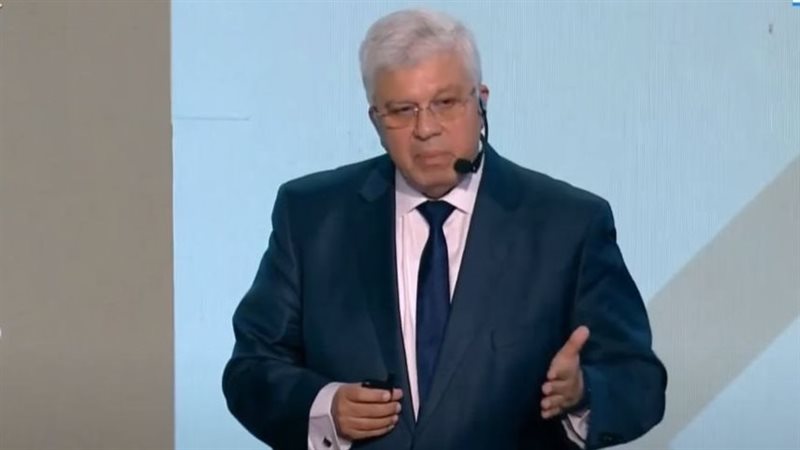 الدكتور أيمن عاشور