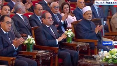 وزير الأوقاف يهدي الرئيس السيسي موسوعة تجديد الخطاب الديني 