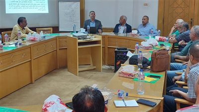 نقابة العاملين بالبناء والأخشاب تواصل تنظيم الندوات التثقيفية للقيادات النقابية