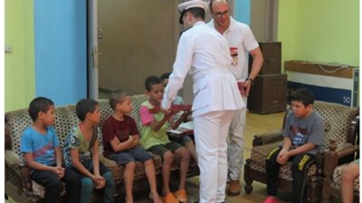 الداخلية توزع الحلوى على المستشفيات ودور الأيتام بمناسبة المولد النبوى (صور)