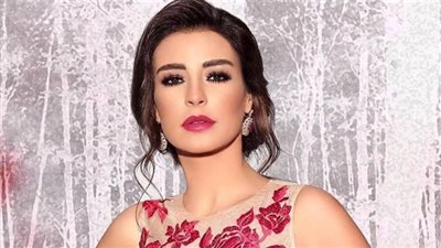 ماجي بوغصن تحرج مذيعا أمام الجمهور بسبب سؤال عن زوجها السابق وسيرين عبد النور