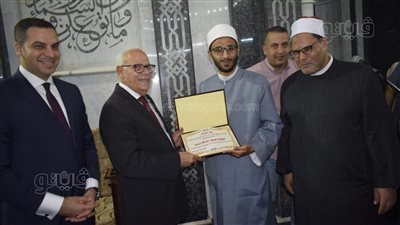 محافظ بورسعيد يكرم عددا من حفظة القرآن الكريم والقيادات المتميزة من مديرية الأوقاف (صور)