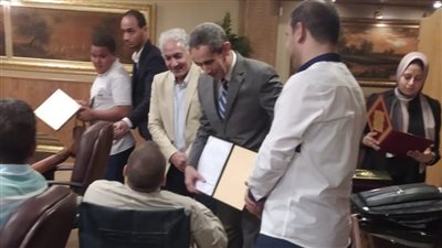 وزارة العمل: تسليم عقود عمل لذوى الهمم بالغربية 