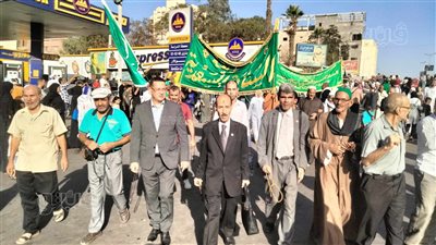 مسيرة الطرق الصوفية تتوجه إلى مسجد الحسين احتفالا بالمولد النبوي (بث مباشر) 