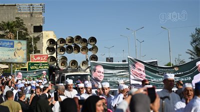 بعد غياب 3 سنوات..عودة الطبول والإعلام الخضراء لاحتفالات مشايخ الطرق الصوفية بالمولد النبوي.. ولافتات لتأييد السيسى (فيديو)