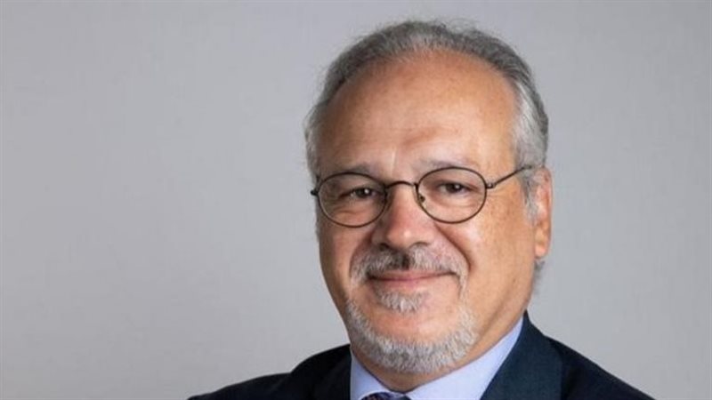 السفير الفرنسي يغادر