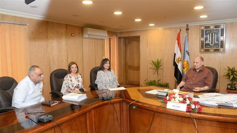 اجتماع محافظ أسيوط،