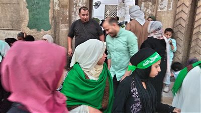 أغرب روايات زوار الحسين.. ربة منزل تتلقى وعدا بالزواج من سيد شباب أهل الجنة.. وأخرى سقتها السيدة زينب شربة ماء فأبصرت.. وسودانية تصف ملامح الرسول بعد زيارتها في المنام (فيديو)