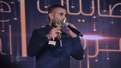 أحمد سعد يغني 