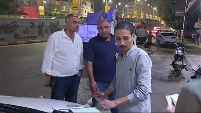 كلبشة 6 سيارات مخالفة في ميدان الدقي (صور) 