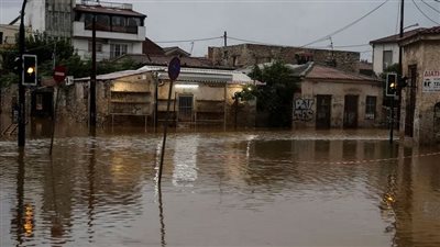  العاصفة إلياس تضرب اليونان، وفيضانات عارمة تدمر الأخضر واليابس (فيديو)