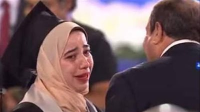 طالبة بنها: لم أشعر بنفسي سوى وأنا أخترق صفوف الطلاب وأبكي أمام السيسي 